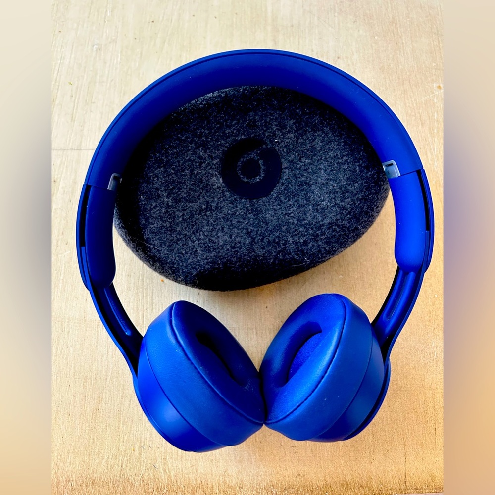 Beats wireless headphones. Bought them in 2020. Only used 1-2 times.
